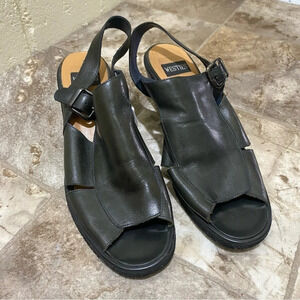 Women’s NWT Vintage Westies Olive Green  Leather Sling Back Sandals size 8-9 NEW